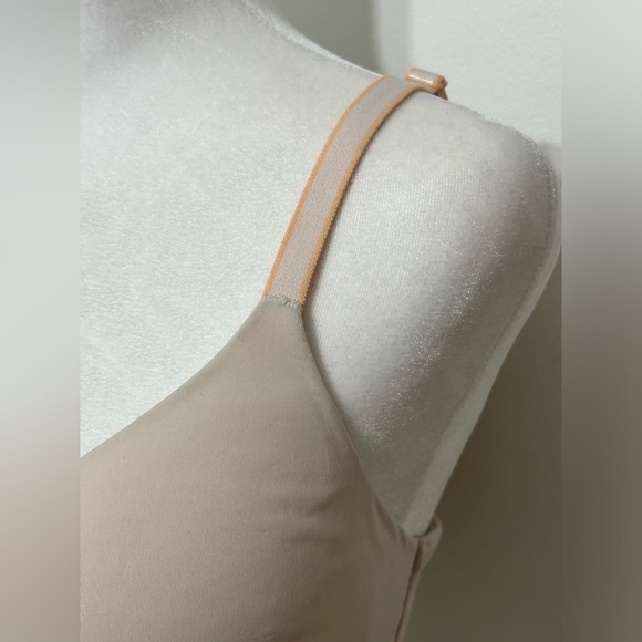 Victoria’s Secret Lightly Lined Wireless Tee Shirt Bra - Picture 4 of 7